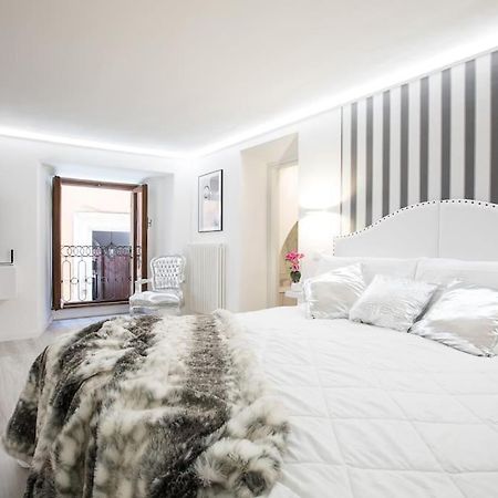 My Piazza Navona Jacuzzi Suite -Topcollection Рим Экстерьер фото