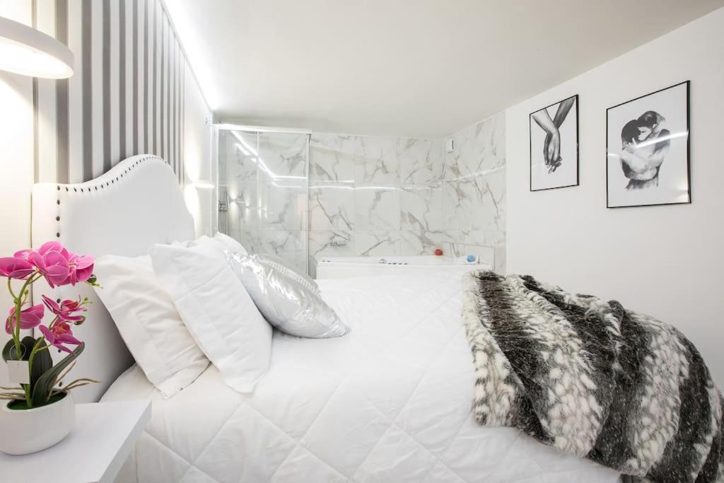 My Piazza Navona Jacuzzi Suite -Topcollection Рим Экстерьер фото